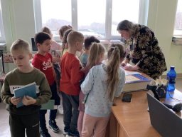 b_1024_768_0_00_images_2023_2024_KAWA_Pasowanie_czytelnik_430958286_866281481966468_6909458882657067281_n